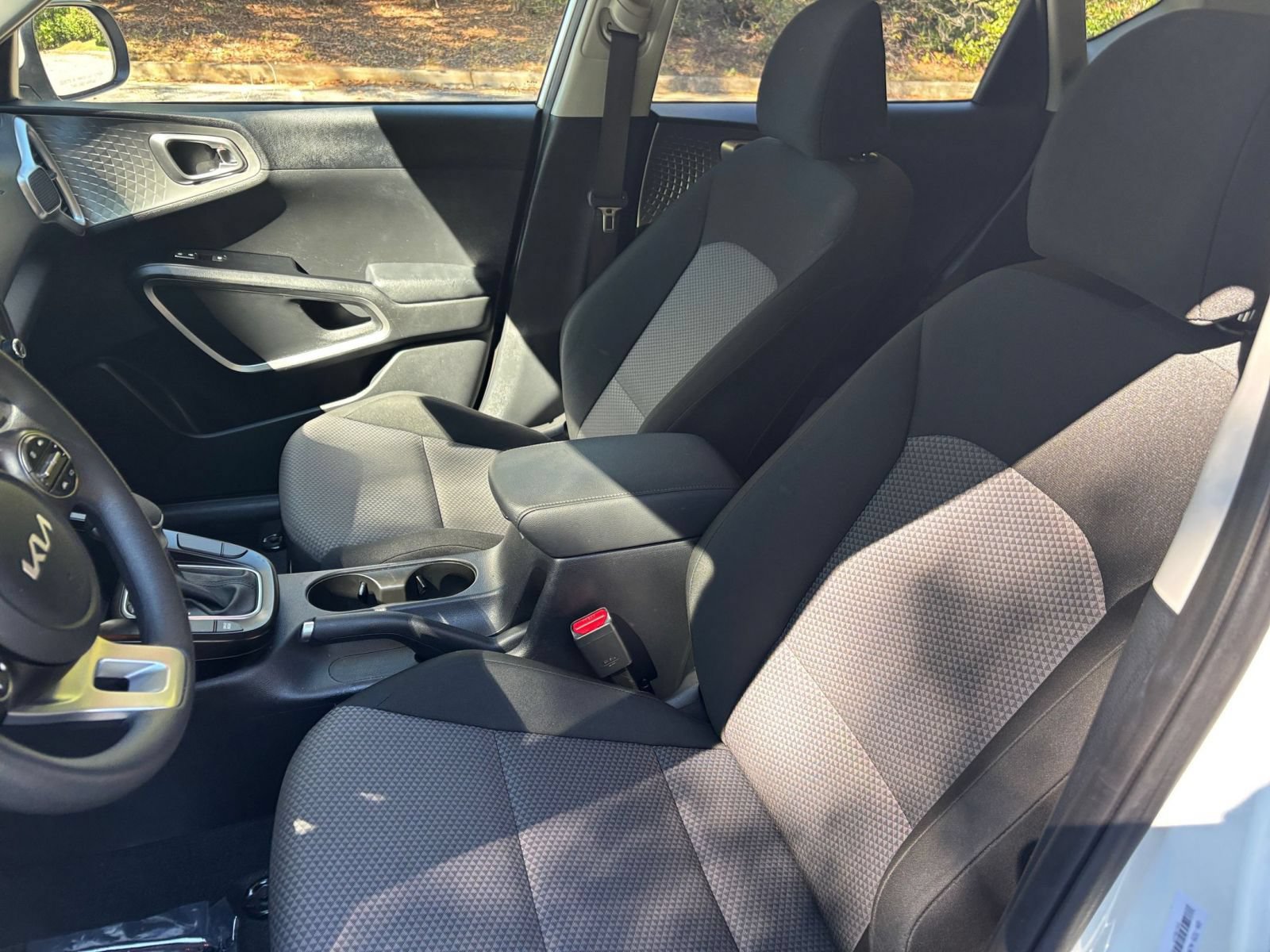 Used 2025 Kia Soul LX w/ LX Technology Package FWD image 30