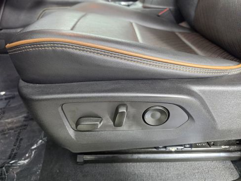 Used 2023 GMC Canyon AT4 w/ AT4 Premium Package AWD/4WD image 16