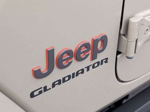 Certified 2022 Jeep Gladiator Mojave w/ LED Lighting Group image 10