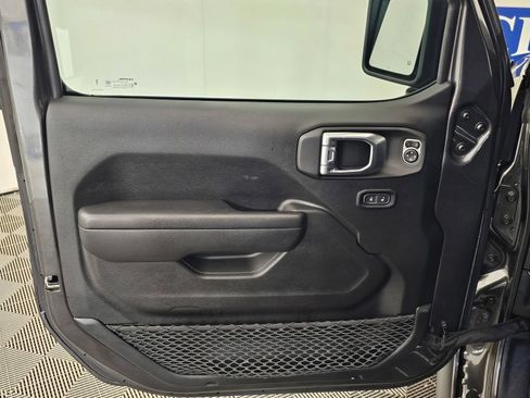 Used 2023 Jeep Gladiator Sport AWD/4WD image 2
