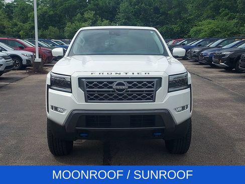Used 2022 Nissan Frontier SV w/ SV Premium Package AWD/4WD image 2