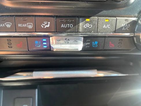 Used 2023 Ford F150 Lariat w/ Trailer Tow Package AWD/4WD image 31