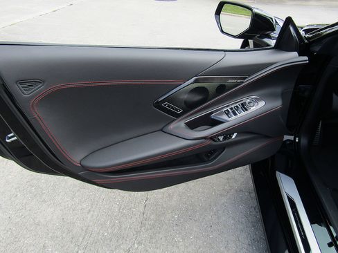 Used 2024 Chevrolet Corvette Stingray Premium Conv w/ Z51 Performance Package RWD image 11