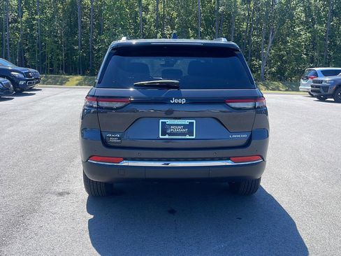 Used 2025 Jeep Grand Cherokee Laredo X AWD/4WD image 6