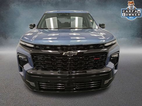 Used 2025 Chevrolet Traverse RS image 2