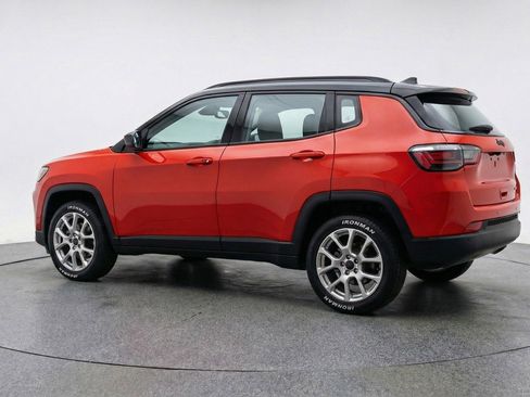 Used 2025 Jeep Compass Limited AWD/4WD image 6