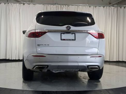 Used 2024 Buick Enclave Essence w/ Sound and Sites Package AWD/4WD image 7