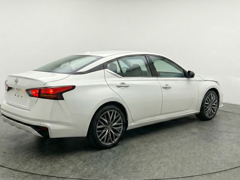 Used 2025 Nissan Altima 2.5 SV FWD image 9