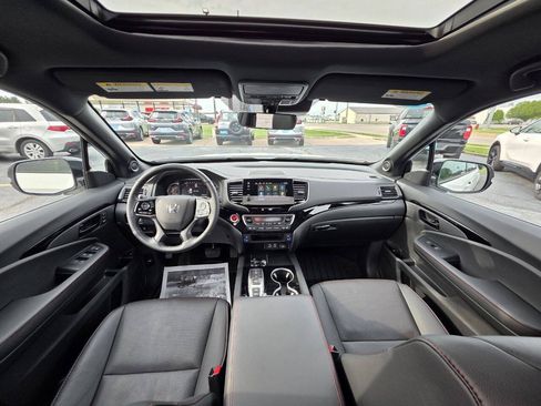 Used 2025 Honda Passport Black Edition image 10
