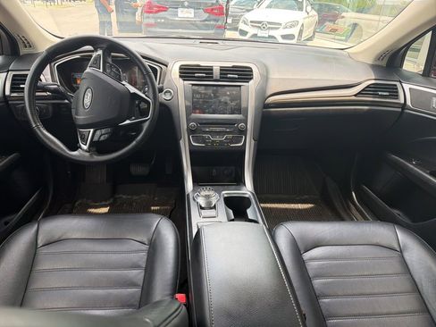 Used 2018 Ford Fusion SE w/ Fusion SE Technology Package FWD image 8