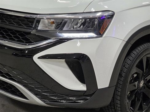 Used 2023 Volkswagen Taos SE w/ Black Wheel Package image 6