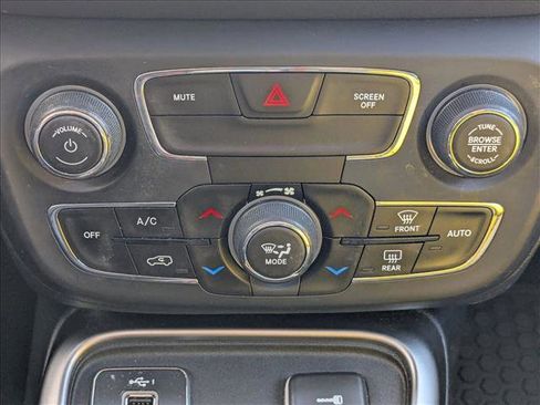 Used 2019 Jeep Compass Latitude w/ Popular Equipment Group image 18