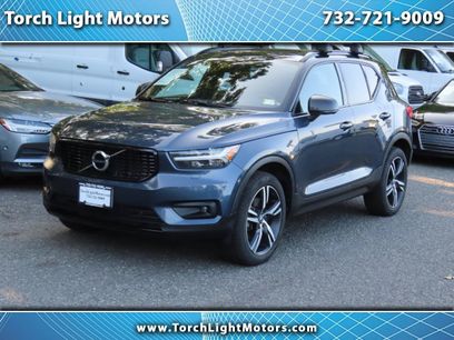 Used 2022 Volvo XC40 T5 R-Design w/ Climate Package