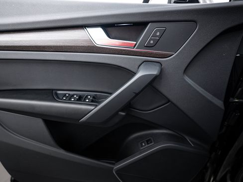 Certified 2025 Audi Q5 2.0T Premium image 14