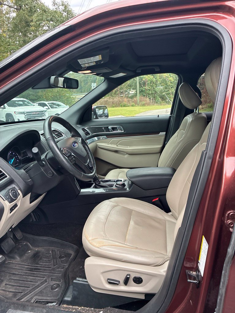 Used 2018 Ford Explorer Limited w/ Equipment Group 301A AWD/4WD image 9