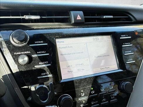 Used 2018 Toyota Camry LE image 14