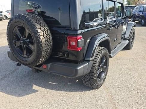 Used 2019 Jeep Wrangler Unlimited Sahara w/ Dual Top Group AWD/4WD image 3