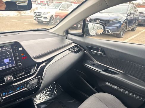 Used 2021 Toyota C-HR LE image 27