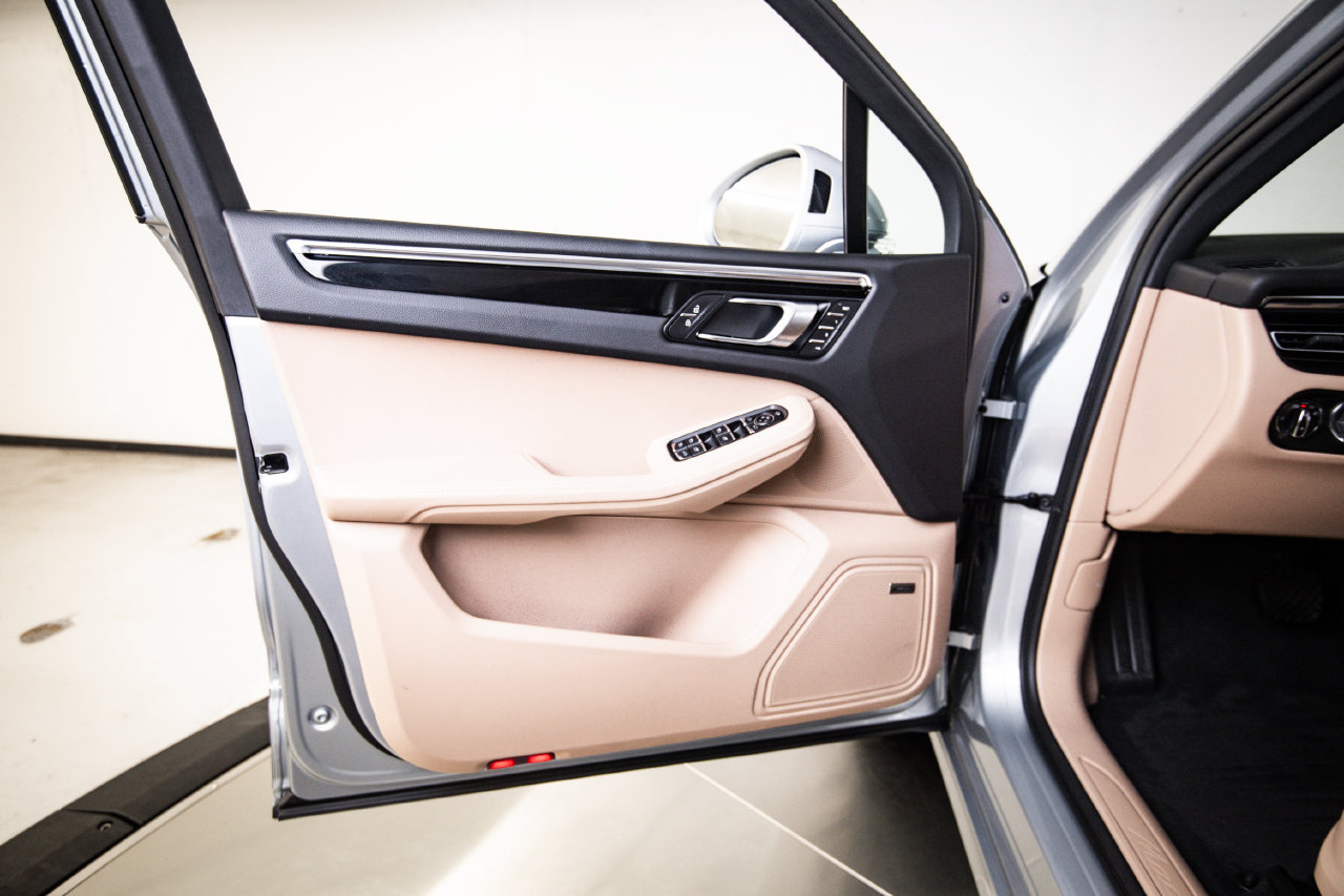 Certified 2026 Porsche Macan AWD/4WD image 23