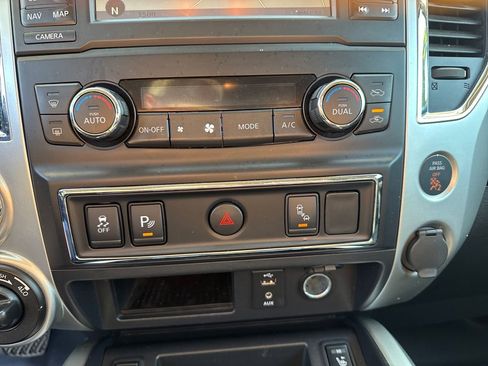 Used 2018 Nissan Titan SV w/ SV Convenience Package AWD/4WD image 23
