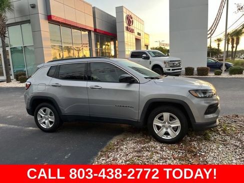 Used 2022 Jeep Compass Latitude w/ Sun and Sound Group FWD image 2