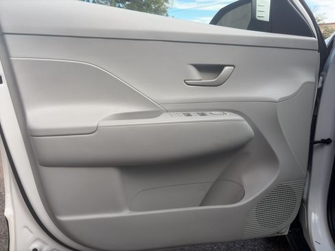 Used 2025 Hyundai Kona SEL FWD image 16