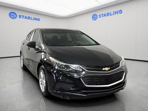 Used 2017 Chevrolet Cruze LT w/ Convenience Package FWD image 12