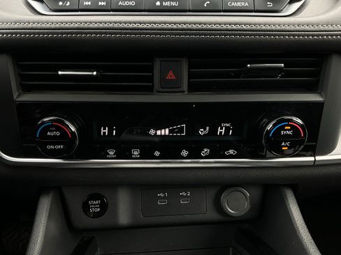 Used 2025 Nissan Rogue SV image 28