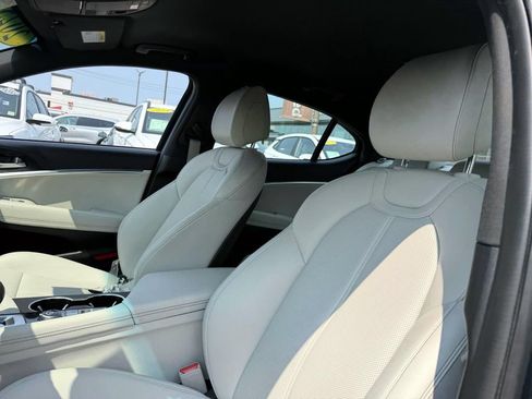 Certified 2025 Genesis G70 2.5T AWD/4WD image 9