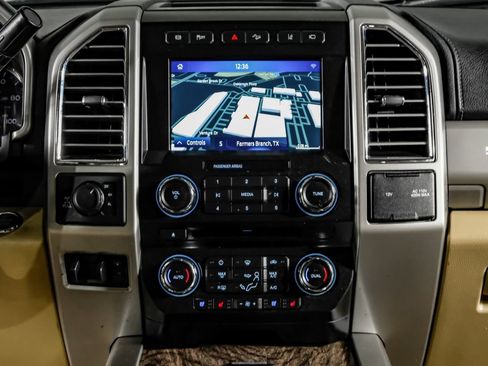 Used 2017 Ford F250 Lariat w/ Lariat Ultimate Package AWD/4WD image 22