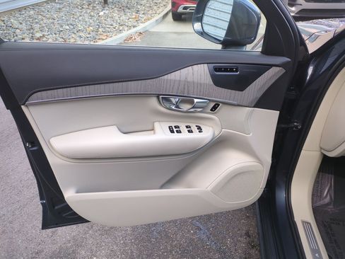 Used 2025 Volvo XC90 T8 Ultra w/ Protection Package Premier image 13