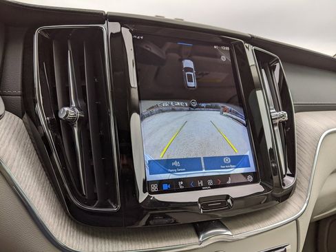 Used 2022 Volvo XC60 B5 Inscription w/ Advanced Package image 18