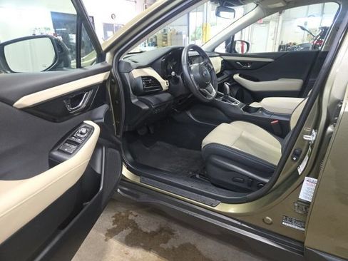 Used 2025 Subaru Outback Premium AWD/4WD image 8