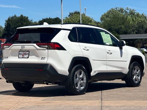 Used 2025 Toyota RAV4 XLE AWD/4WD image 4
