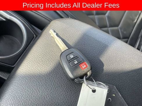 Used 2022 Toyota Tacoma SR AWD/4WD image 33