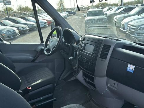 Used 2018 Mercedes-Benz Sprinter 2500 image 19