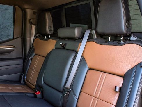 Used 2025 Chevrolet Silverado 1500 High Country AWD/4WD image 33