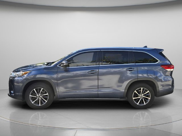 Used 2018 Toyota Highlander XLE FWD image 3