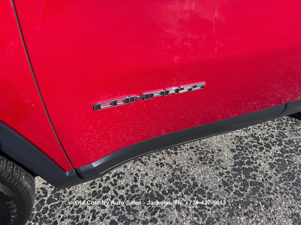 Used 2019 Jeep Compass Latitude FWD image 9