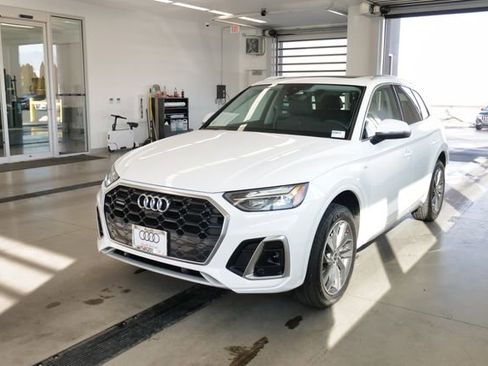 Used 2023 Audi Q5 2.0T Premium Plus w/ Premium Plus Package image 3