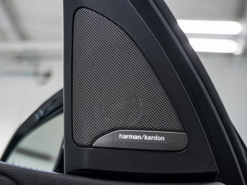 Used 2020 BMW X5 M50i w/ Premium Package image 42