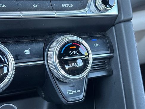 Used 2023 Genesis G70 2.0T image 29