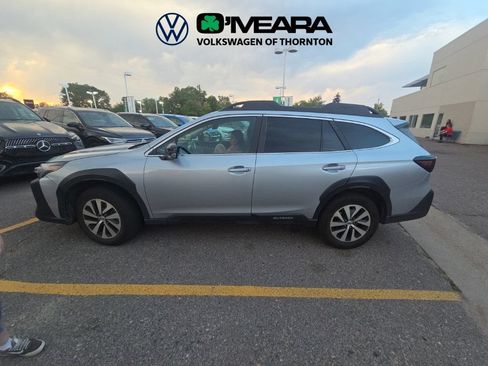 Used 2023 Subaru Outback Premium AWD/4WD image 2