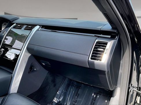 Certified 2025 Land Rover Discovery S AWD/4WD image 25