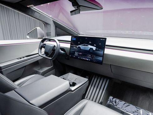 Used 2024 Tesla Cybertruck AWD Crew Cab image 45