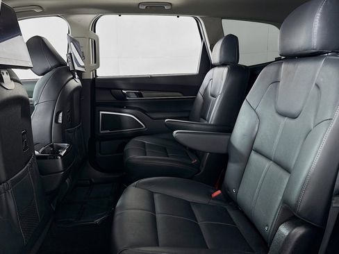 Used 2022 Kia Telluride EX w/ EX Premium Package image 7