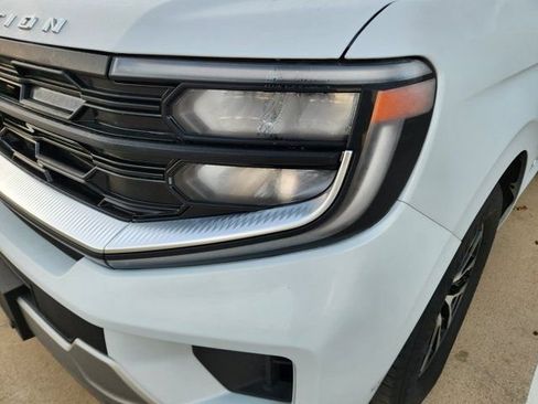 Used 2025 Ford Expedition Platinum image 9