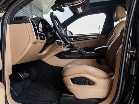 Certified 2023 Porsche Cayenne GTS AWD/4WD image 23