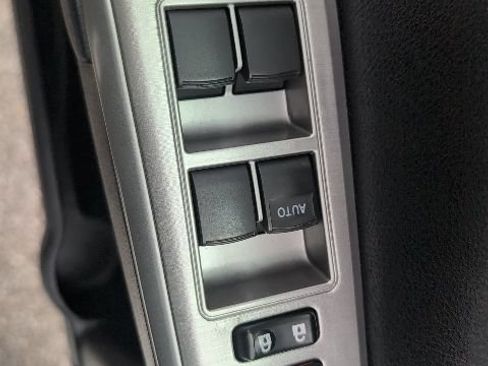 Used 2012 Toyota Camry SE FWD image 14