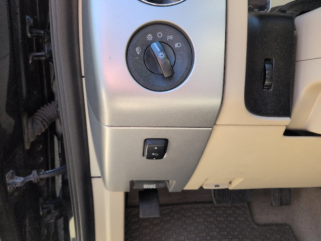 Used 2014 Ford Expedition EL XLT w/ Equipment Group 202A AWD/4WD image 16